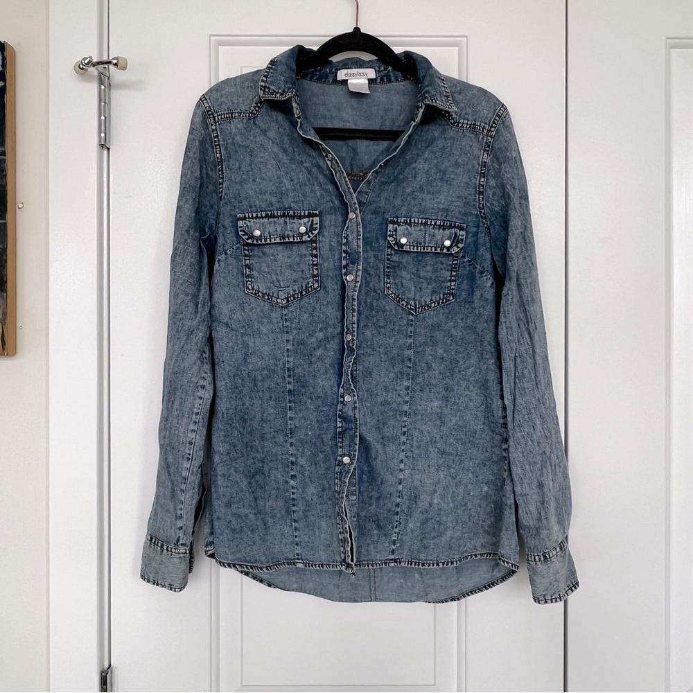 🔮 3/$10 🔮 Denim style casual button down